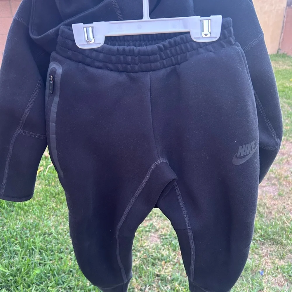 Nike tech Kids Black Hooded Full-Zip and pant Set - Picture 9 of 10